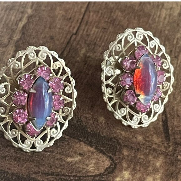 Vintage Dragon Breath Rhinestone Earrings Gold Tone Filigree Screwback Art Glass - Picture 3 of 15